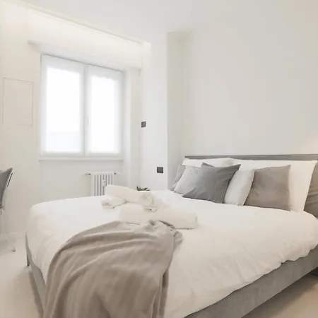 Station Modern Flat W/private Parking Milan