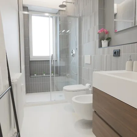 Apartment Station Modern Flat W/private Parking *
